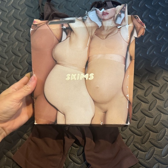 SKIMS • NWT Brown Maternity Seamless Bodysuit RW1 - Picture 7 of 8